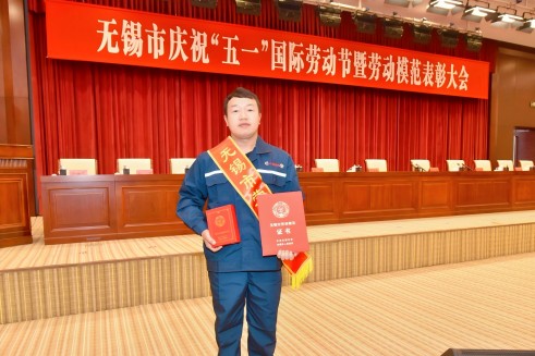 “无锡市劳动模范”胡昌平背后的故事：用责任与坚守练就叉车“铁臂”